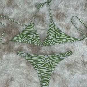 Zebra print Green and white two-piece swimsuit size small 💚🦓
